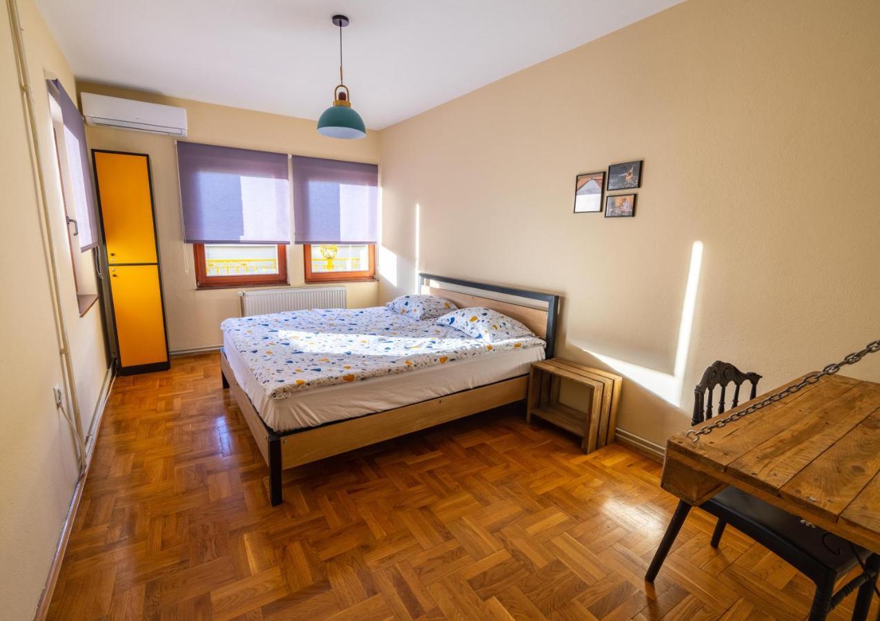 Hostel Prishtina Backpackers Pristina Extérieur photo