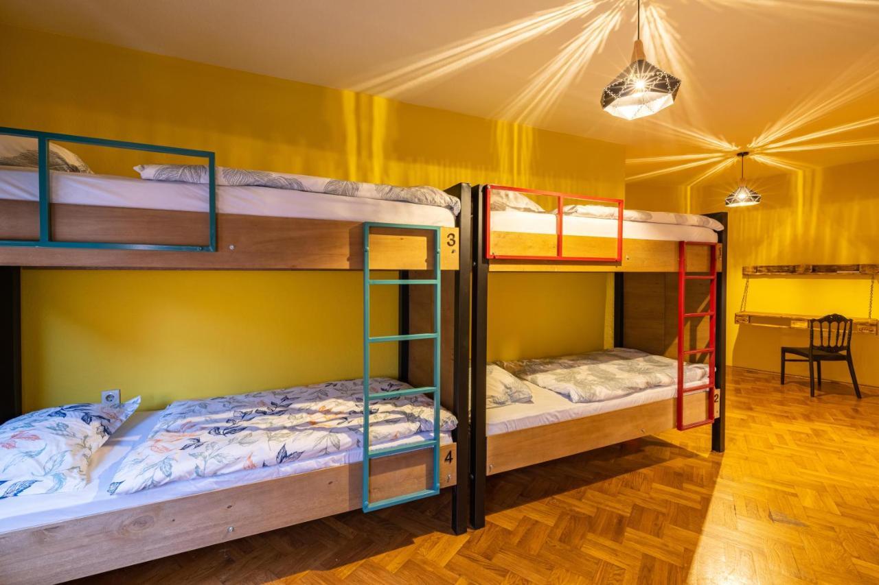 Hostel Prishtina Backpackers Pristina Extérieur photo