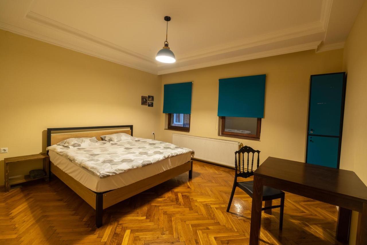 Hostel Prishtina Backpackers Pristina Extérieur photo