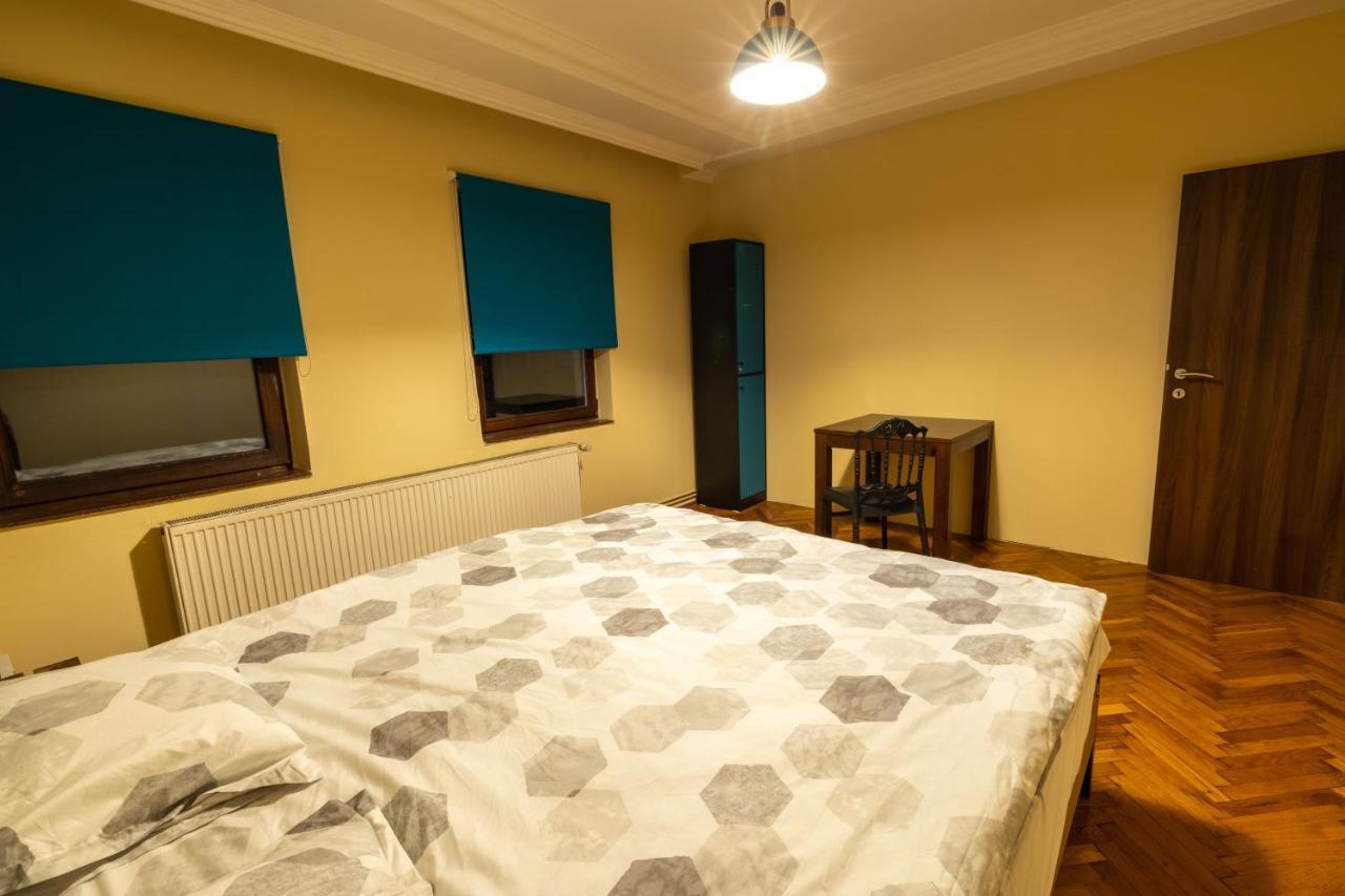 Hostel Prishtina Backpackers Pristina Extérieur photo