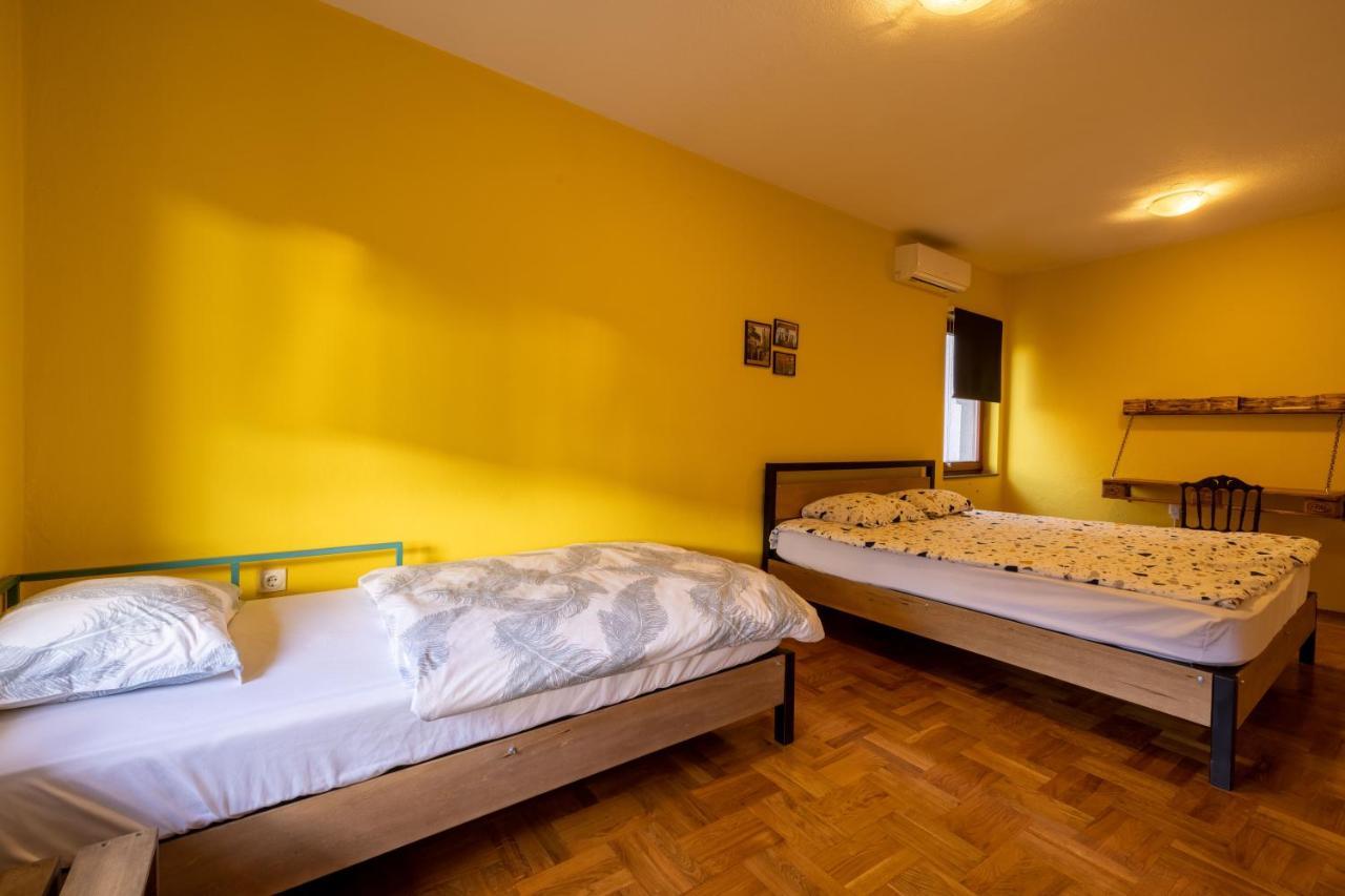 Hostel Prishtina Backpackers Pristina Extérieur photo