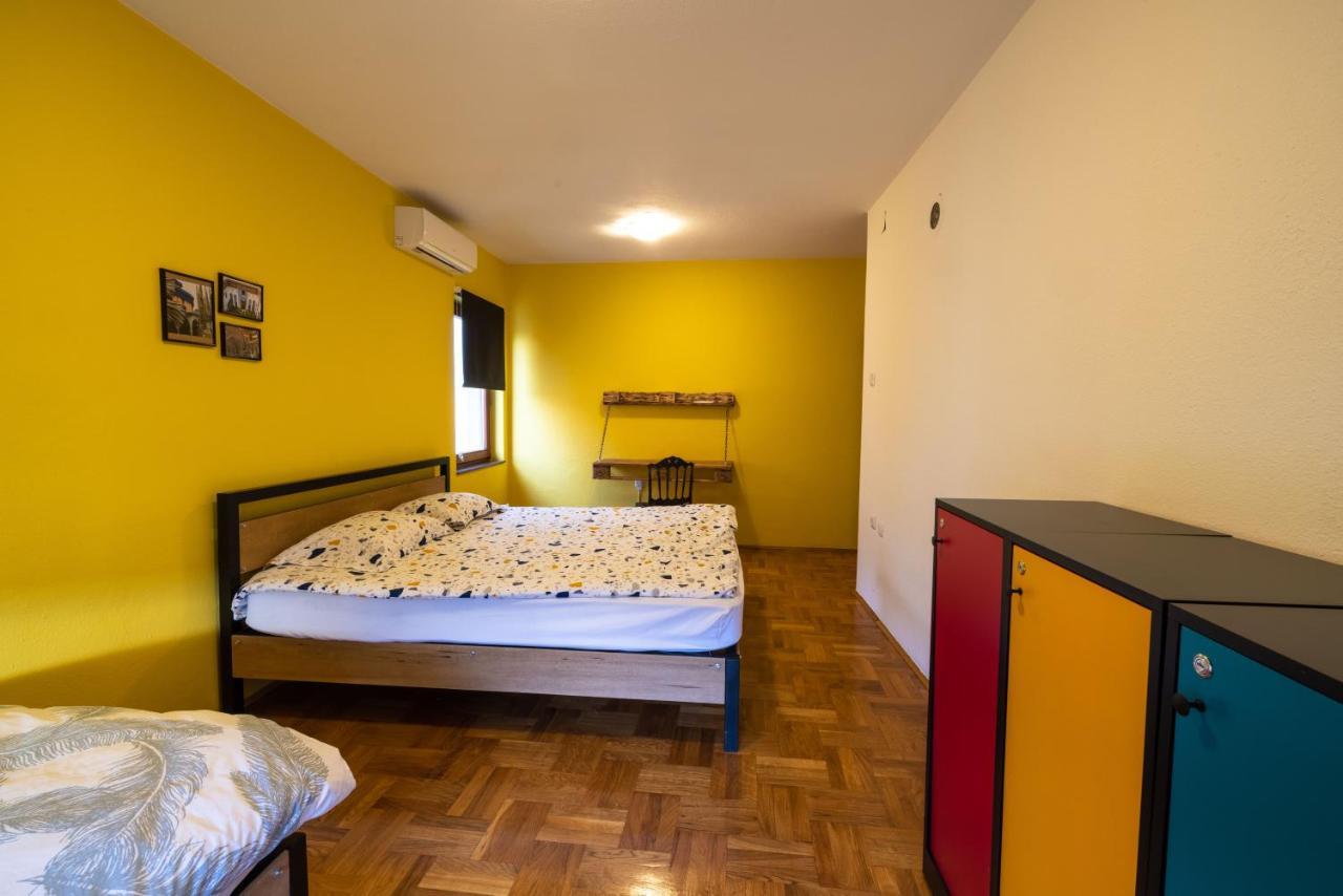 Hostel Prishtina Backpackers Pristina Extérieur photo
