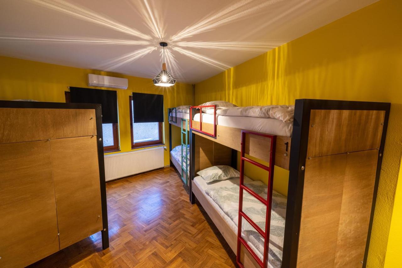 Hostel Prishtina Backpackers Pristina Extérieur photo