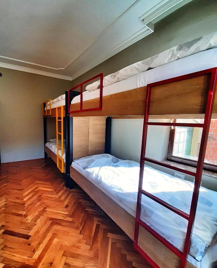 Hostel Prishtina Backpackers Pristina Extérieur photo